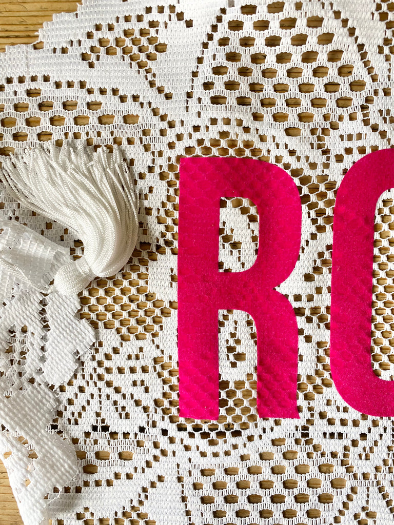 ROCK & ROLL lace table runner